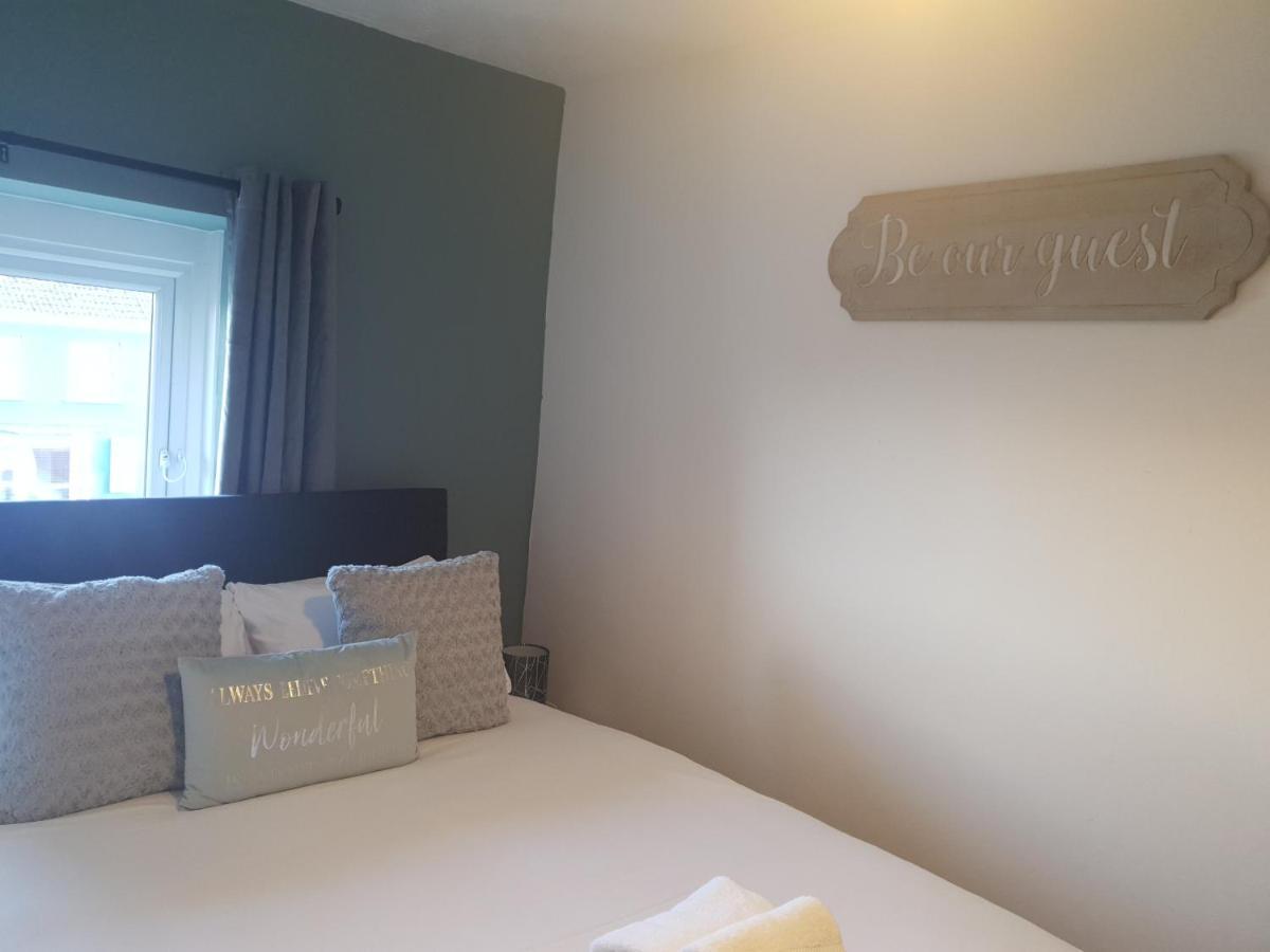 Topzy-Turvy - 1 Bedroom Apartment Swansea Esterno foto