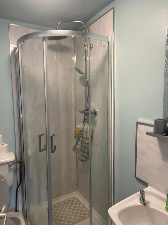 Topzy-Turvy - 1 Bedroom Apartment Swansea Esterno foto
